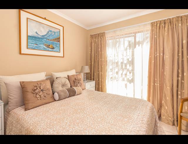 2 BEDROOM TOWNHOUSE FOR SALE IN TABLE VIEW